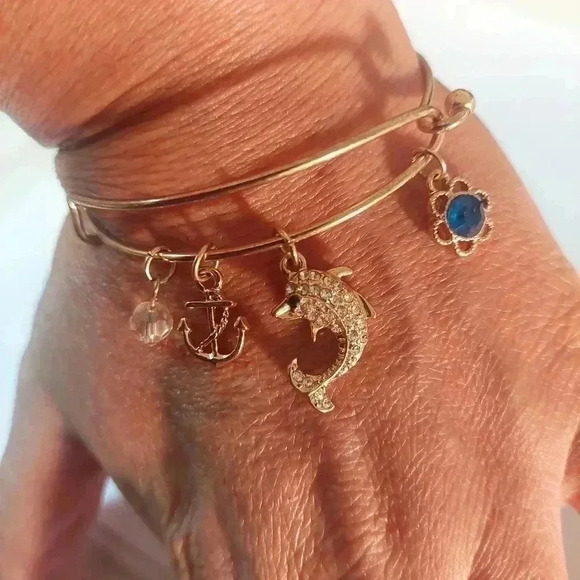 Gold tone BRACELET with 4 charms - Picture 4 of 4